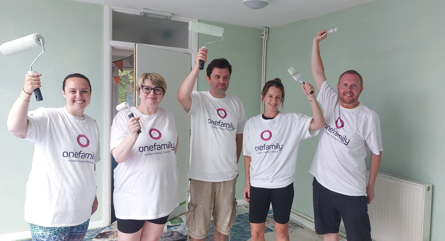 volunteering_painting
